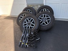 2025 Jeep Wrangler Sahara Factory Wheels Tires Suspensions Like New