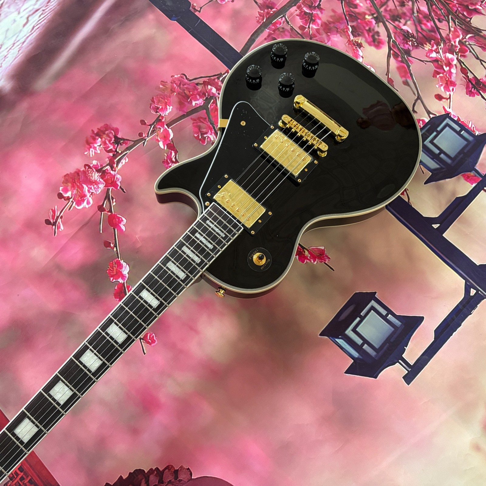 Custom les paul electric guitar Glossy Black Beauty Finished gold hardware