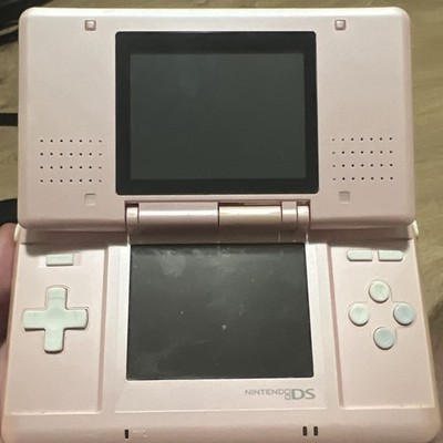 Nintendo DS Rosa, Inkl. Ladekabel, 2 Spiele