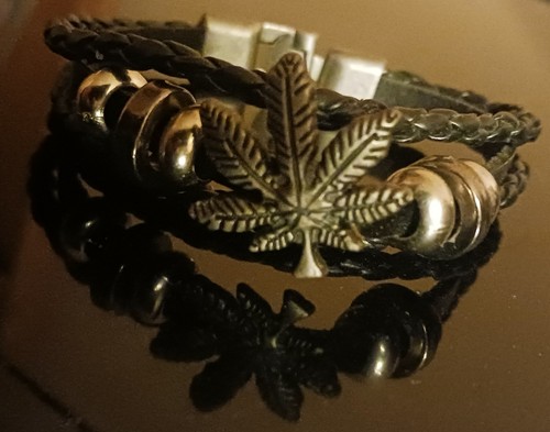 Rosta Marijuana Leaf Bracelet Sets - Picture 3 of 3