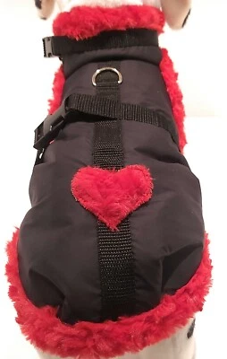 MASI DOGSDESIGN Wintermantel Plüsch XS S M Hundemantel wasserabweisend schwarz rot Herz Hund
