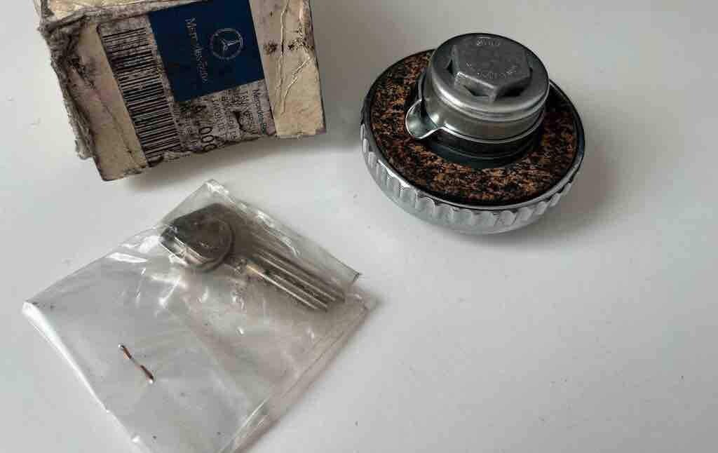 Tankverschluss Tankdeckel A0004712030 Mercedes-Benz W108 W121 W111  