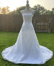 David's Bridal V9302 Beaded Crinoline Wedding Dress Size 4 Train Adj Straps