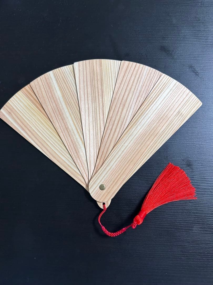 Moët & Chandon Fan & Drawstring Bag Set Natural Wood Red Tassel Mint