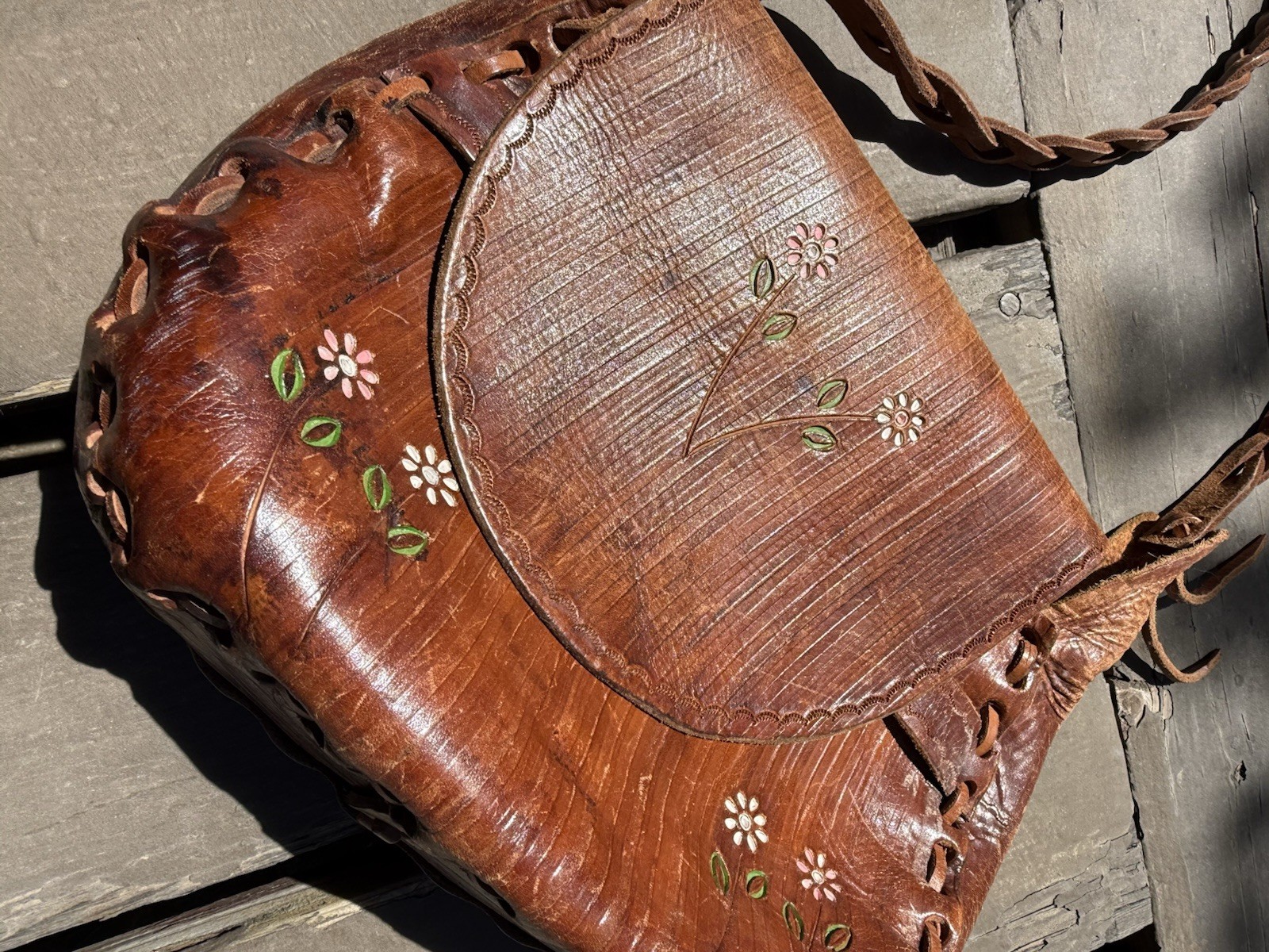 Vintage 1970’s Leather Purse  With Flower Details