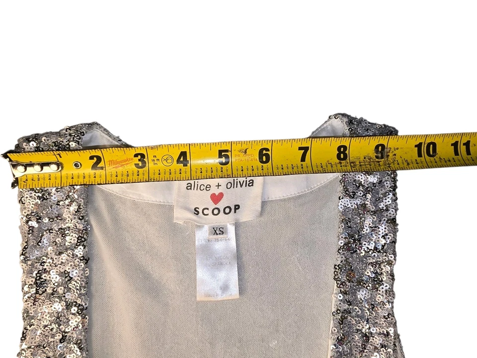 Camiseta sin mangas Alice + Olivia ❤️ SCOOP para mujer con lentejuelas plateadas XS Foto 3 de 4