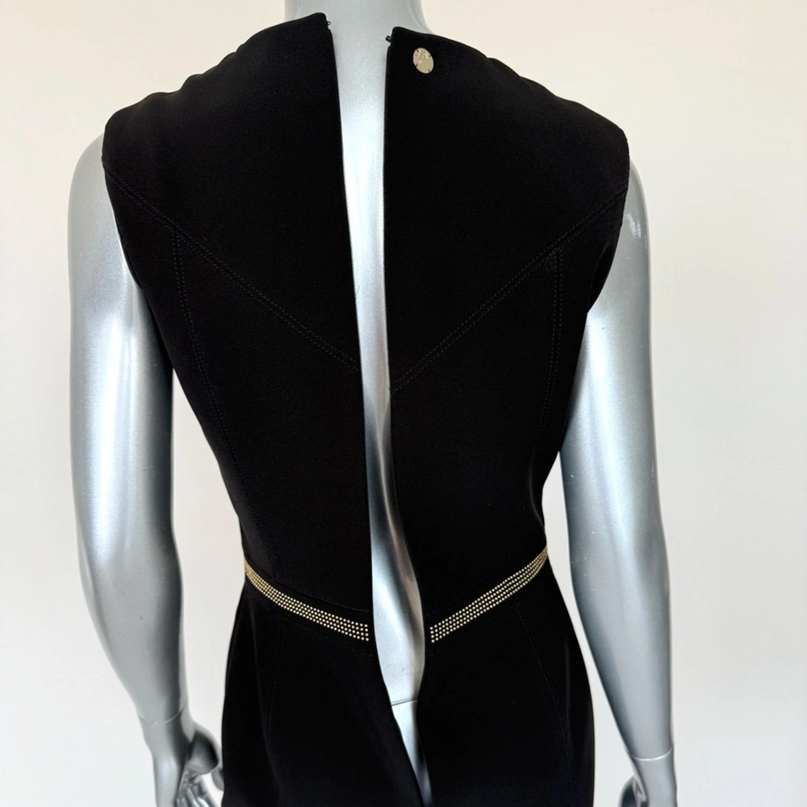 Abito tubino nero con borchie nuova collezione Versace IT 42 US 6 vendita al dettaglio 1195$