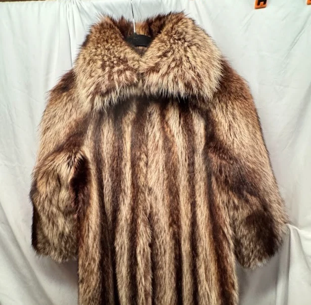 Designer Full Length Revillon Saks Finn Raccoon Tanuki Fur Coat M/L 48" Long - Image 4 of 4