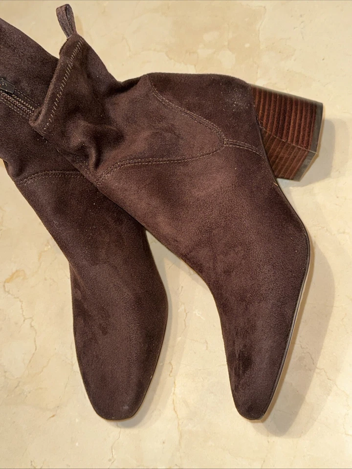 BOTAS DONALD PLINER 'BIRMINGHAM' FEMININAS CAMURÇA MARROM ELÁSTICA ZÍPER TAMANHO 6.5 US$ 146 - Imagem 4 de 4