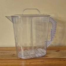 Pampered Chef 4 Qt. / 1 Gallon Quick Stir Clear Plastic Pitcher - Polka Dot