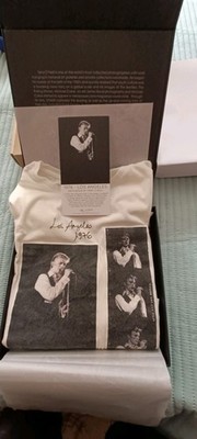 David Bowie Terry O Neill Iconic Images  T-Shirt Boxed   Size XS   Brand New