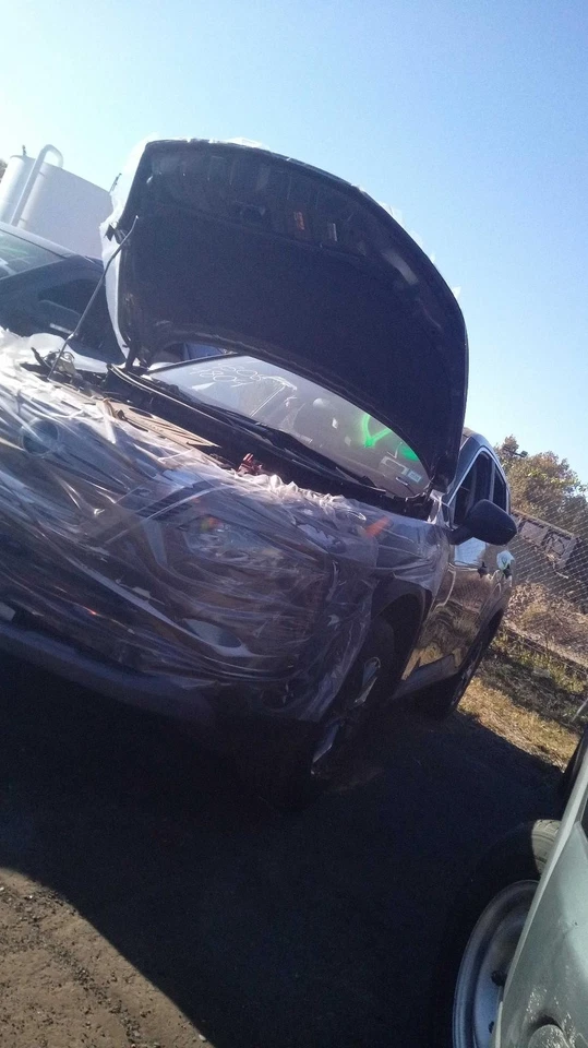 Guardabarros delantero izquierdo usado se adapta a: Nissan Rogue 2023 construido en Estados Unidos delantero izquierdo grado A Foto 2 de 4