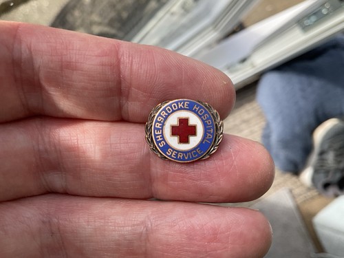 Vintage Sherbrooke Hospital Service Enamel Pin Badge Red Cross Canada Nursing - Foto 6 di 9