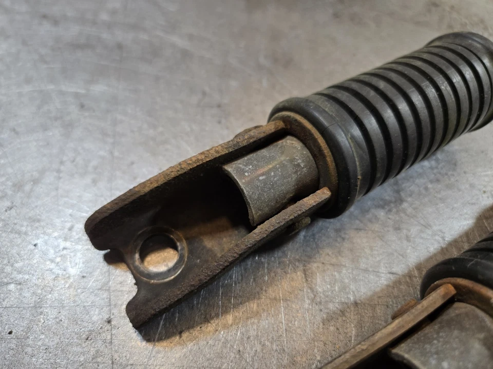 Suzuki GS300L Rear Foot Pegs - Image 3 of 4