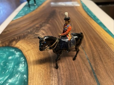 H.M. QWEEN ELIZABETH II  MOUNTED BRITAINS METAL-MODELS ,  #121  54MM