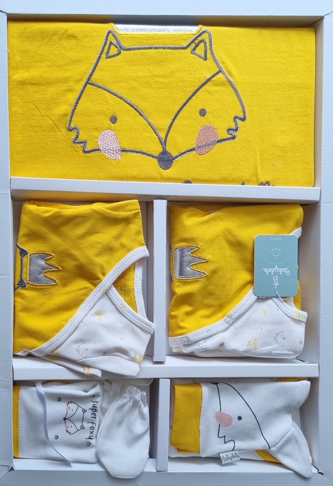 Juego de ropa de niño y niña recién nacidos