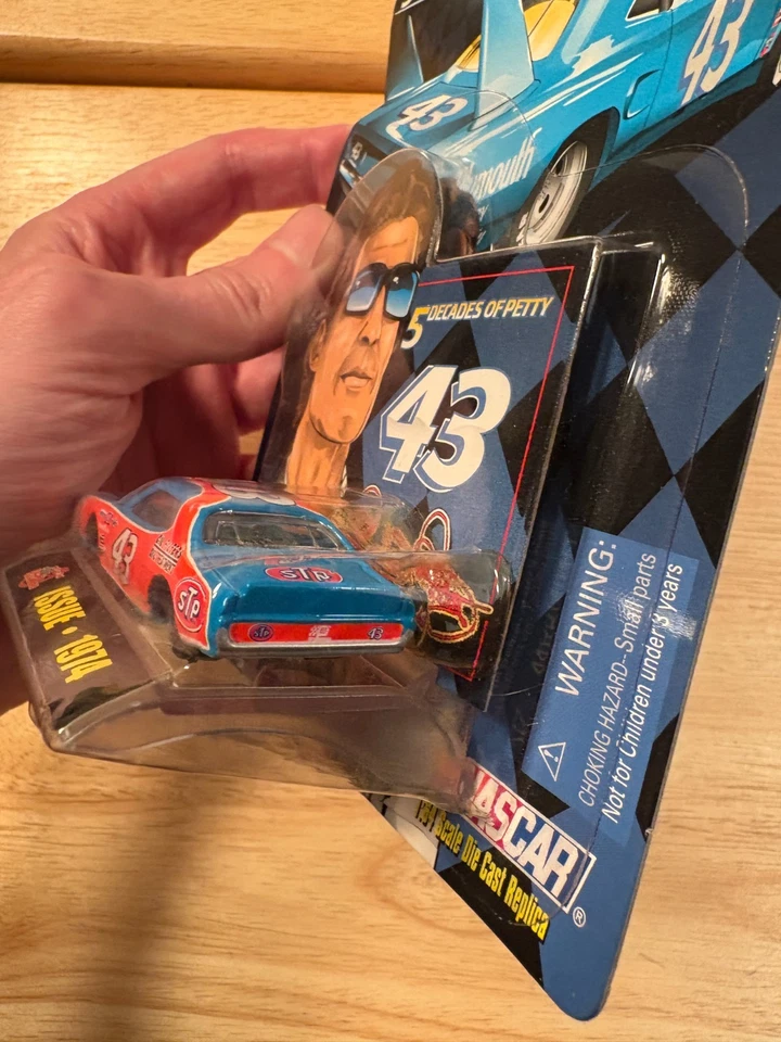 1974 道奇 Charger– 5 Decades of Petty – Racing Champions #43 STP — 第 4/4 张图片