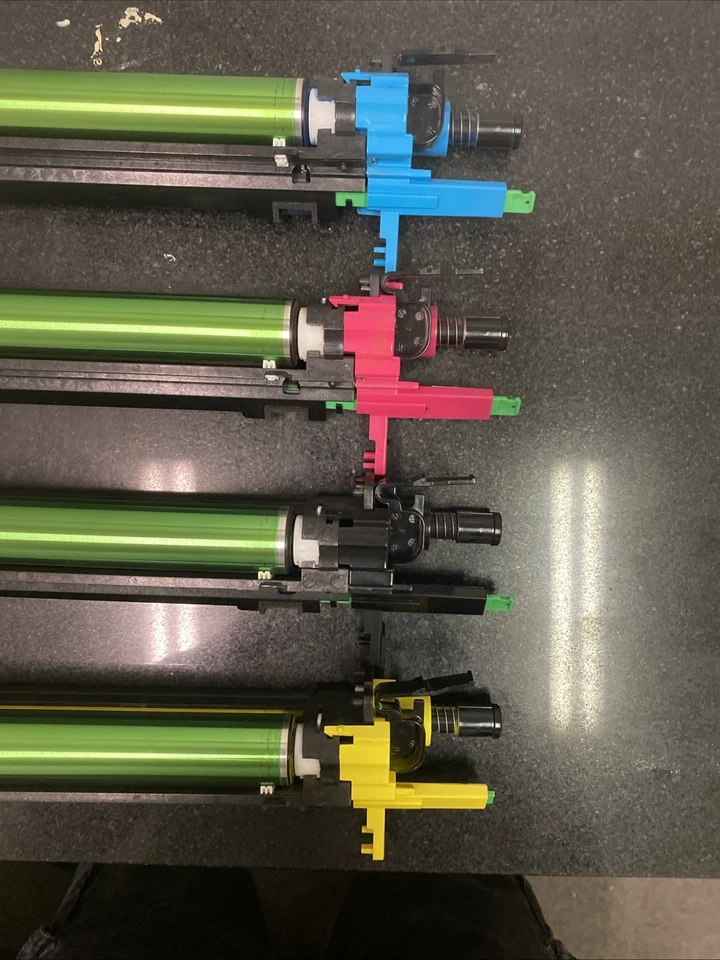 Toshiba E-Studio 2508A Juego de unidades de batería CMYK Foto 4 de 4