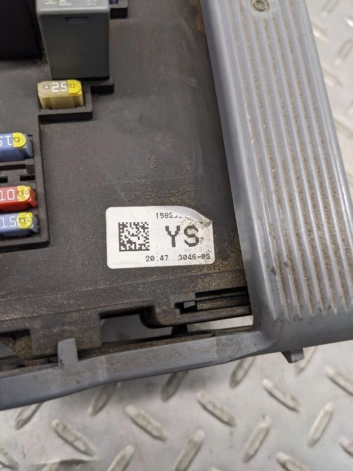 Коробка предохранителей двигатель подходит для 07-09 SUBURBAN 1500 1165100 - Изображение 3 из 4