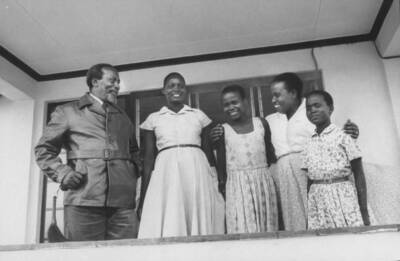 Jomo Kenyatta with his family in the house at Maralal 1961 OLD PHOTO