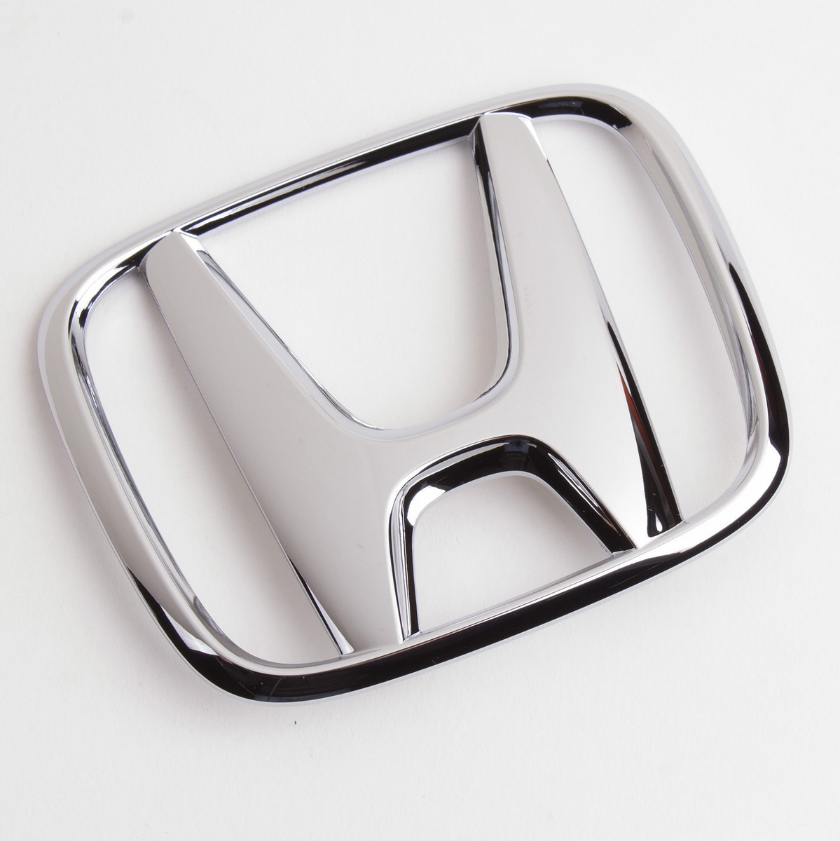 75700-S6A-003 Genuine OEM Honda Civic Front Grille H Emblem 2002