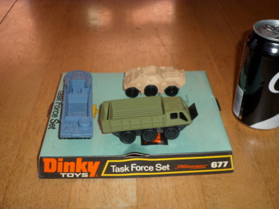 Dinky Toys 677, véhicule blindé de commandement, camion