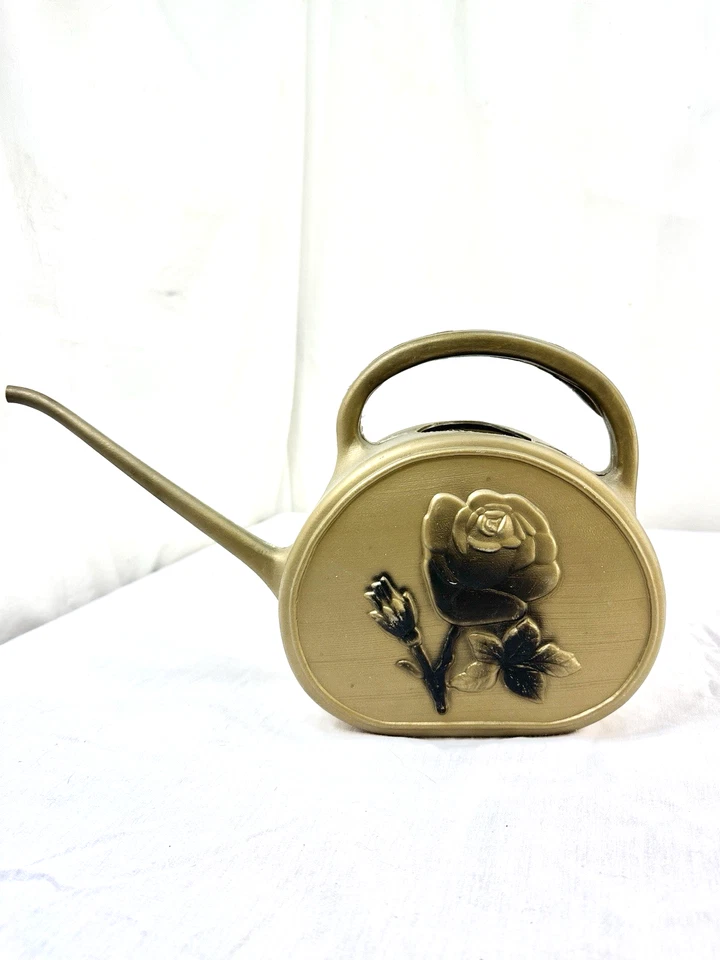 Molde soplado de plástico dorado lata de agua rosas florales en relieve Union Product EE. UU. de colección FSh Foto 2 de 4