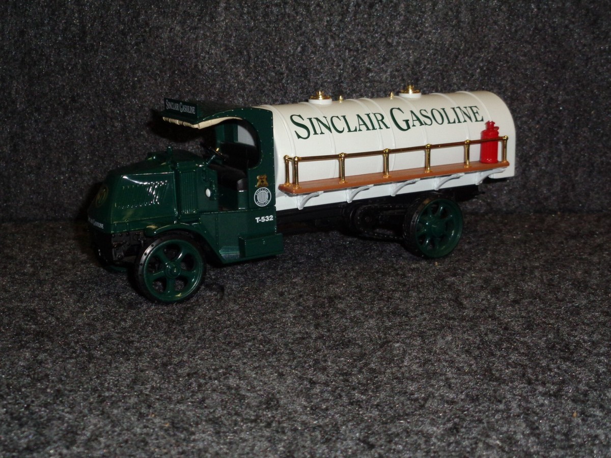 First Gear 1925 Mack Truck - AC Fuel Tanker - Die-Cast - Sinclair