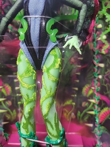 Monster High Skullector Venus McFlytrap doll 2025 In Hand - Picture 6 of 16