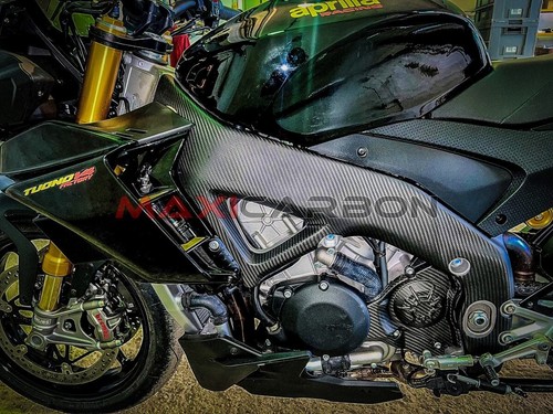 Copripignone carbonio Aprilia Tuono V4 1100 (post-2021) / Sprocket cover carbon - Picture 5 of 5