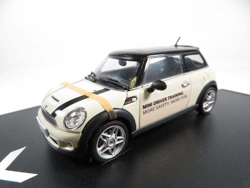1:43 Minichamps Mini Cooper S - Mini Driver Training  - Bild 2 von 4