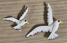 Vintage 2 Pcs Gerrys Signed Seagull Brooch Pin White Enamel Bird Flight Beach