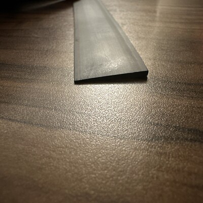 3 mm Federkantenleiste, abnehmende reduzierende Bodenbelagleiste, schwarz. 1 Meter