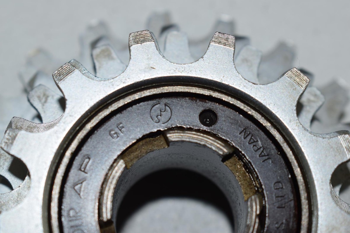 Suntour jis stamped freewheel 14-21 English BSA thread 6 Suntour jis stamped freewheel 14-21 English BSA thread 6