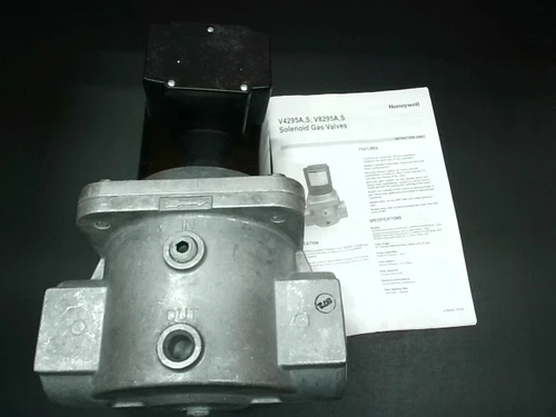 Honeywell V4295A1155 Solenoid Gas Valve 5PSI 120V - New In Box