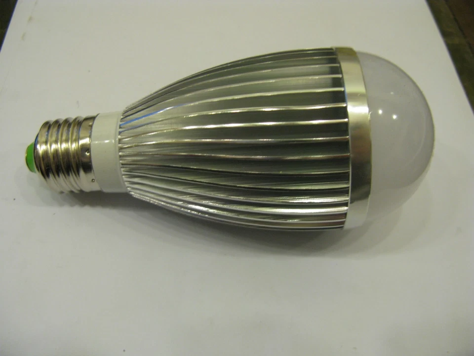 9 x 9W Dimmable ES E27 Warm White LED Light Lamp Bulb 220V 800 Lumens Job Lot UK - Image 2 of 4