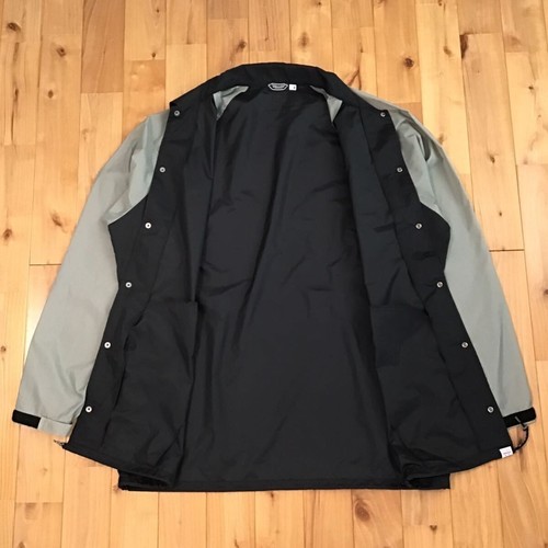 Bape x Kaws Baby Milo Windbreaker Jacket Nylon Black x Gray XL size Used Japan - Picture 3 of 10
