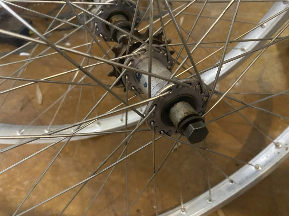 Old Bmx GT 26 pulgadas Araya 7x Cruiser llantas Bullseye 1ª generación bujes bicicleta BMX Foto 3 de 4