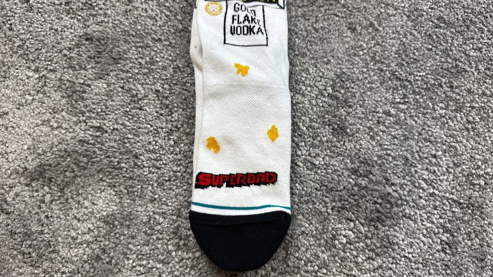 Calcetines Stance Superbad talla grande para hombre 9-13 vodka dorado blanco Foto 3 de 4