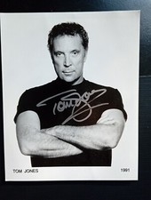  SIR TOM JONES Genuine  signed 10x8 Promo Photo  Dated 1991 Ready for framing