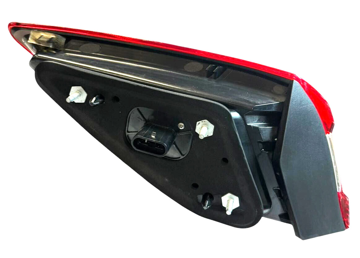 2014-2020 MASERATI QUATTROPORTE RIGHT PASSENGER SIDE TAIL LIGHT OUTER OEM
