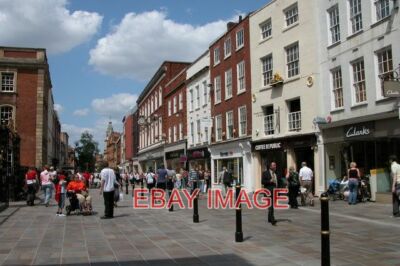 PHOTO  WORCESTER HIGH STREET THE HIGH STREET IN FRONT OF THE GUILDHALL. 2006