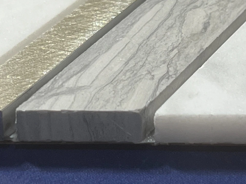 S11 White/Grey/Gold Marble Stone Mosaic Tile Kitchen Bathroom Polished, 7 sheets - Image 4 of 4