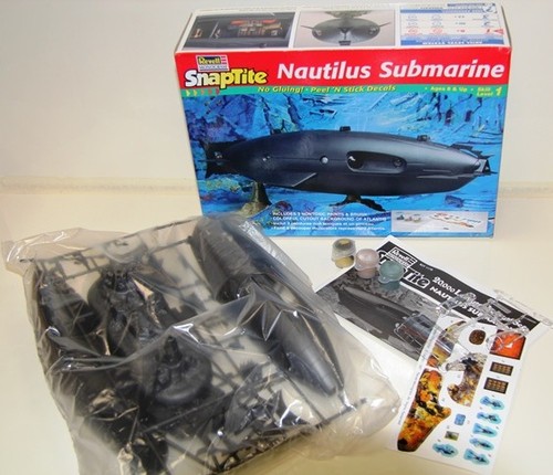 20,000 LEAGUES UNDER THE SEA : NAUTILUS SUBMARINE PLASTIC MODEL KIT - Picture 10 of 11