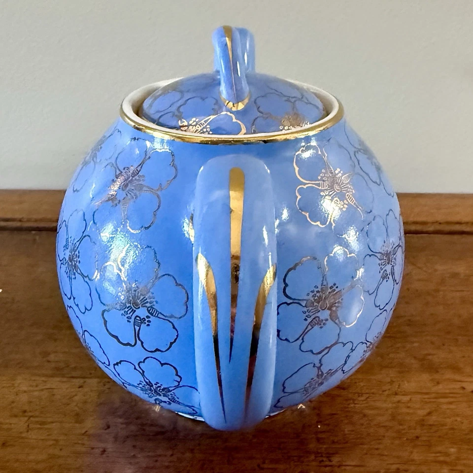 Tetera de colección Hall “Francesa” Azul Claro con Floral Dorado ~ 4 Tazas ~ Impresionante ~ #049 EE. UU. Foto 2 de 4