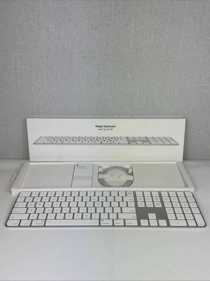 Apple Wireless Bluetooth Magic Keyboard mit Touch ID & Ziffernblock (A2520)