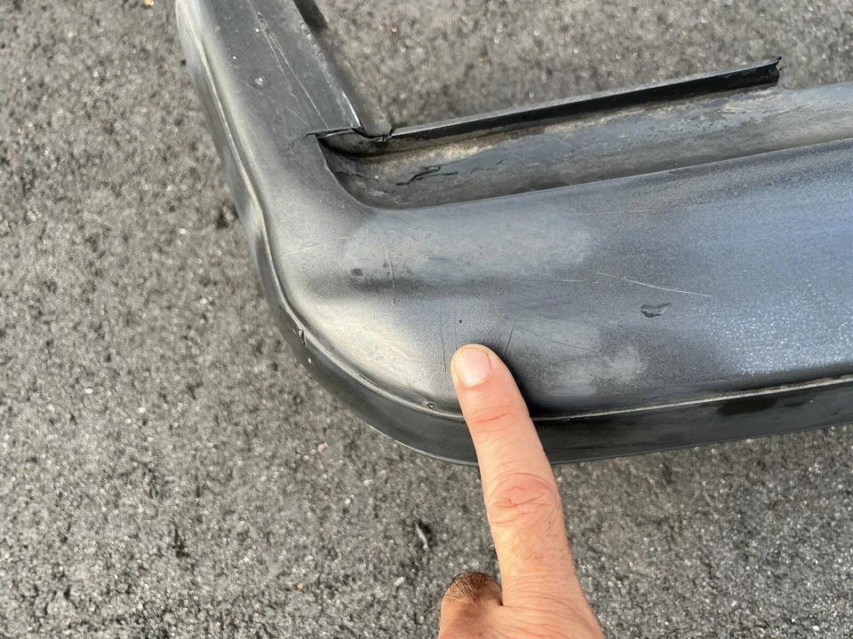 Parachoques trasero clásico Saab 900 Foto 3 de 4