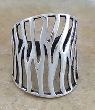 WIDE 925 STERLING SILVER WAVY BAND RING size 6 style r2343
