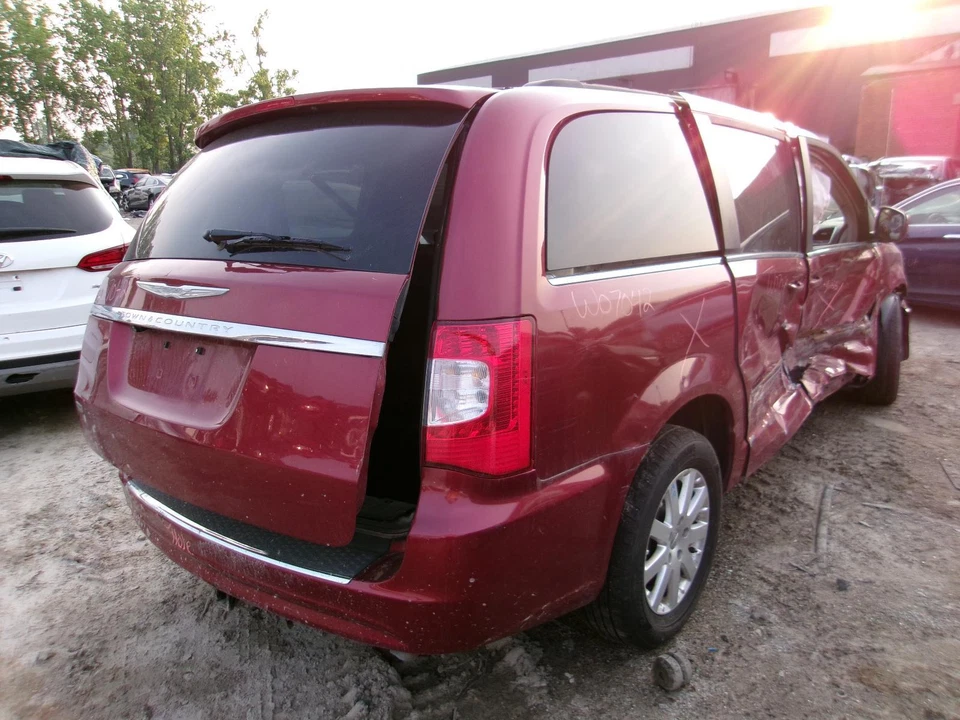 Brazo de control inferior inferior delantero izquierdo usado se adapta a: Chrysler Town & Country 2015 Foto 4 de 4