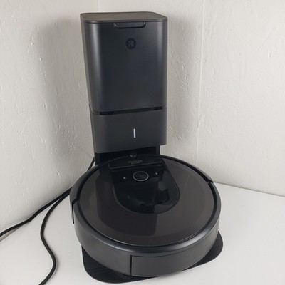 iRobot Roomba i7 Robot Vacuum with Clean Base Automatic Dirt Disposal ADE-N1